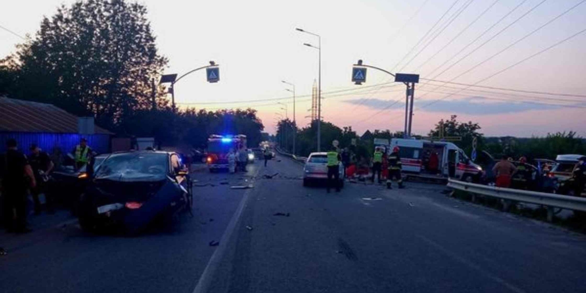 У Вінниці зіткнулись автомобілі Audi, BMW та Mercedes, одна людина загинула