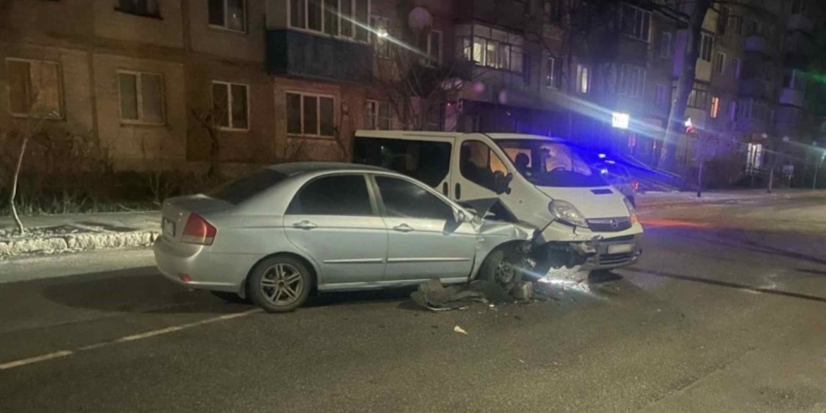 У Вінниці зіткнулись Kia та Opel - один з водіїв потрапив у лікарню