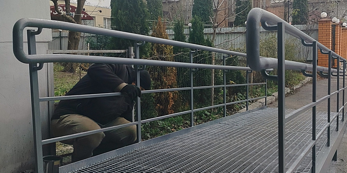 У вінницькій багатоповерхівці на вул.Зулінського, 41 облаштовують доступний простір