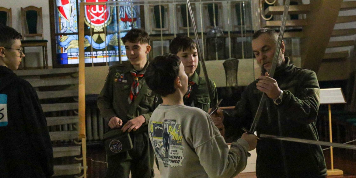 У Вінницькому краєзнавчому музеї провели екскурсію “Зброя та військове спорядження”