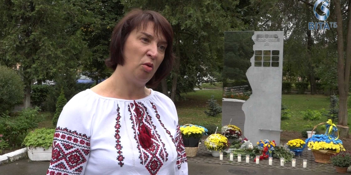 у Вінницькому ліцеї №11 відкрили стелу пам’яті героям-випускникам