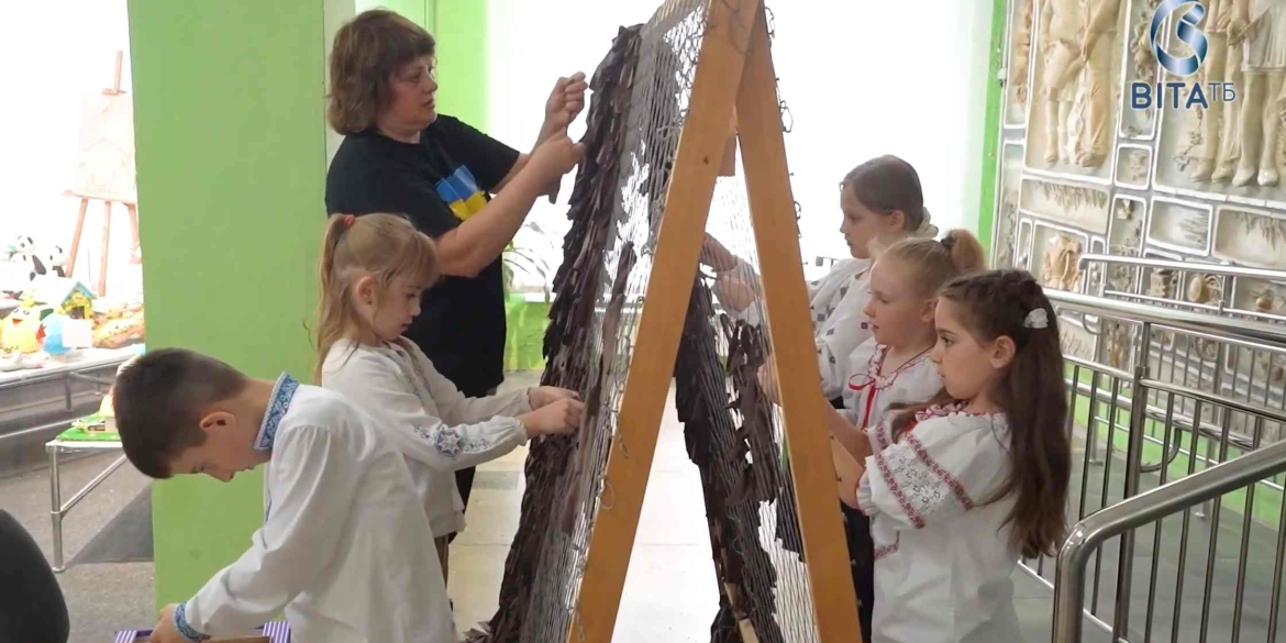 У Вінницькому палаці дітей та юнацтва допомагають армії з ранніх літ