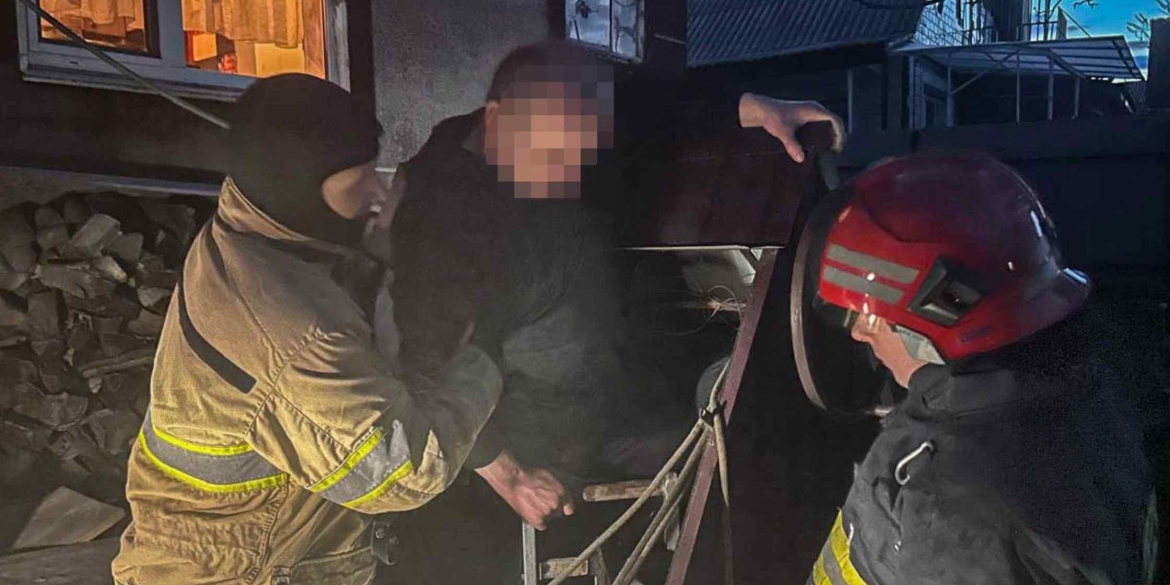 У Вінницькому районі 48-річний чоловік ледь не загинув у колодязі