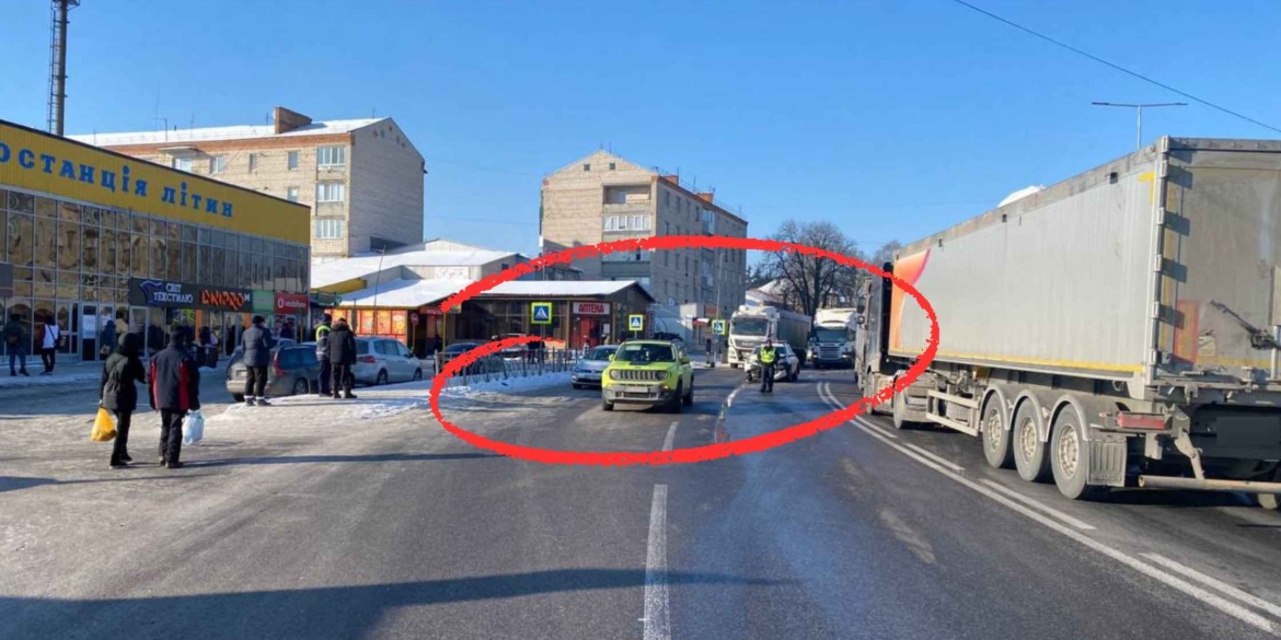 У Вінницькому районі потрійна ДТП за участі ліцейського автомобіля