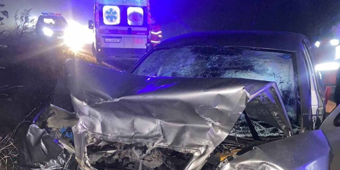 У Вінницькому районі в аварії постраждали три пасажири та два водії