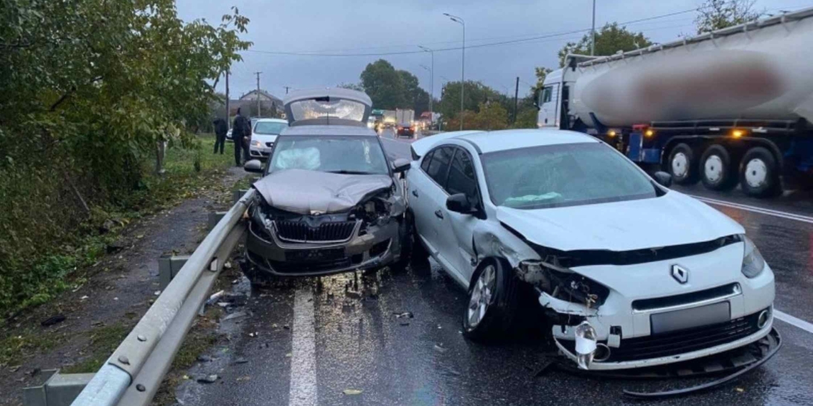 У Вінницькому районі зіткнулись два авто, один з водіїв - у лікарні