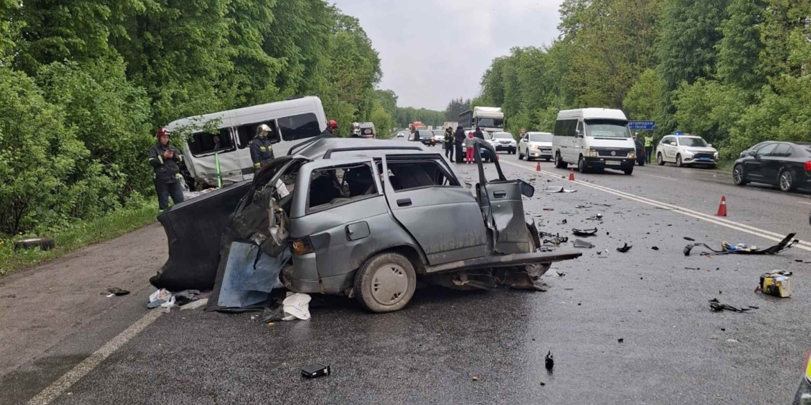 У Вінницькому районі зіткнулись Mercedes-Benz та ВАЗ-2110, один з водіїв загинув