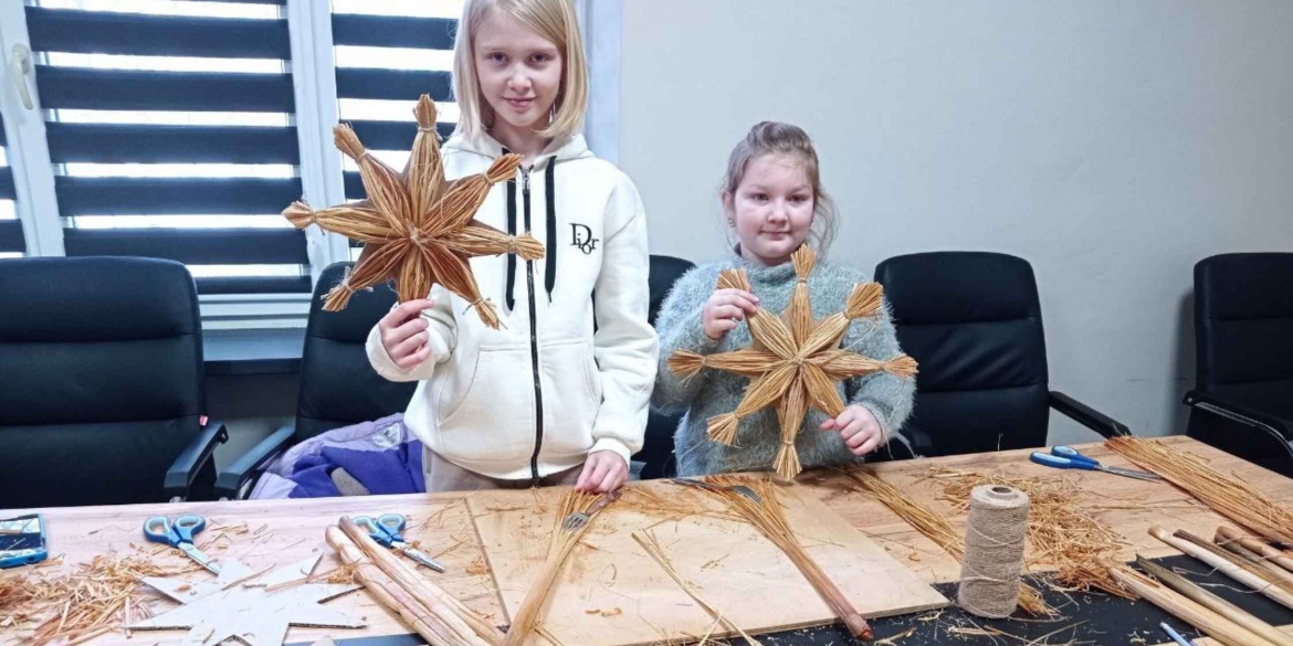 У Вінницьких Хуторах організували майстер-клас із виготовлення зірки з рогози
