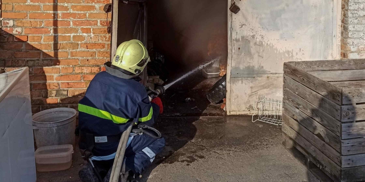 У Вороновиці горіло складське приміщення