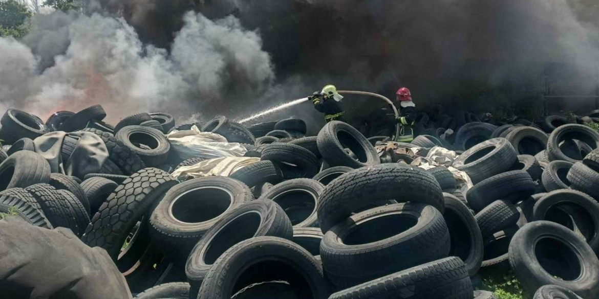 У Вороновиці рятувальників викликали, щоб загасити шини
