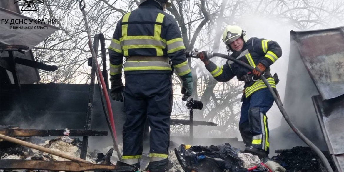 У Ямпільській громаді через замикання загорілось складське приміщення