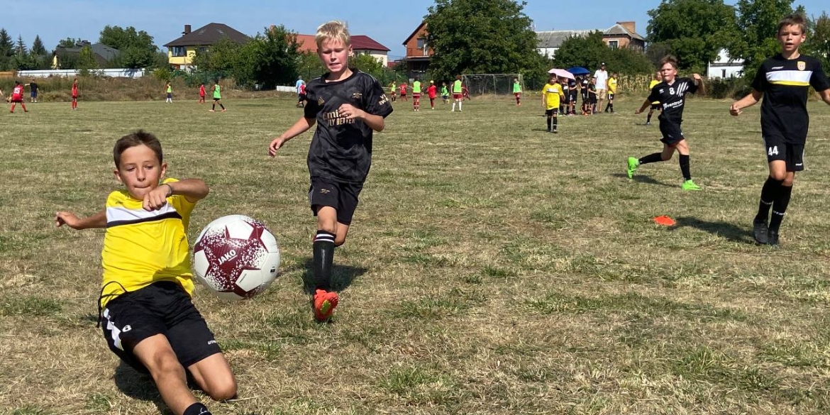 У Зарванцях відбувся дитячий футбольний турнір «Legion summer football cup»