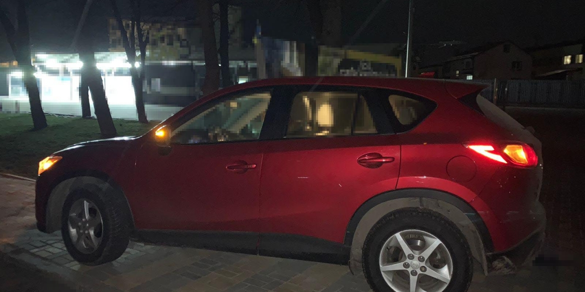 У Зарванцях водій Mazda виїхав на тротуар, де збив перехожого
