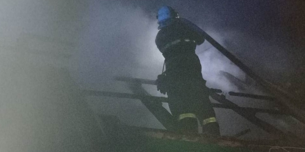 У Жмеринському районі вночі рятувальники загасили пожежу в ліній кухні