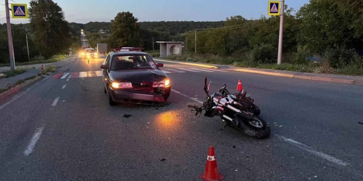 У Жмеринському районі в ДТП постраждали водій і пасажирка мотоцикла