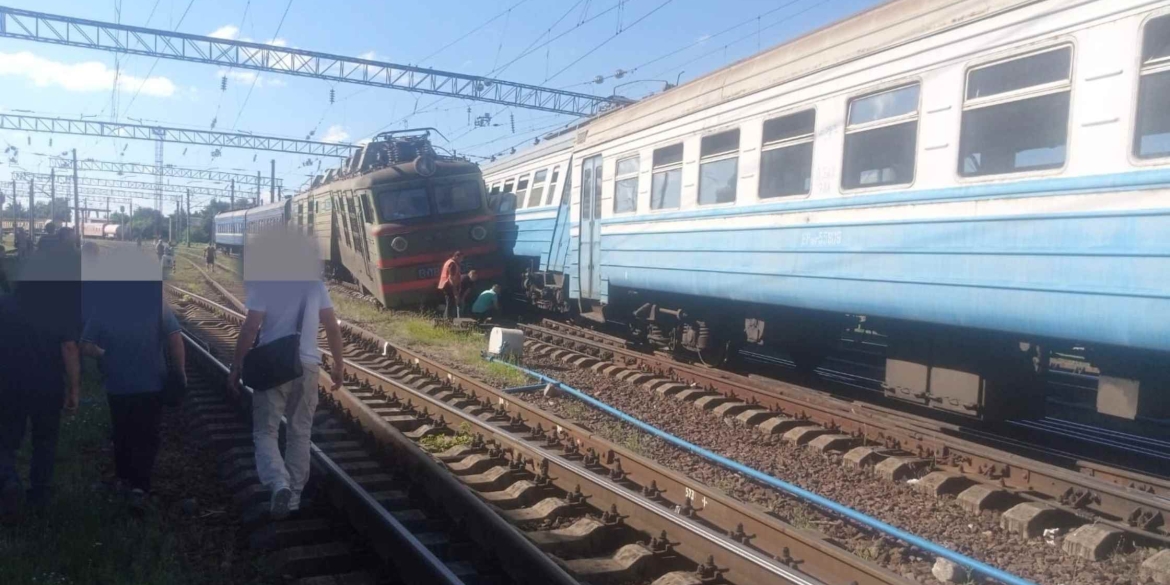 У Жмеринці електровоз зіткнувся з електропоїздом