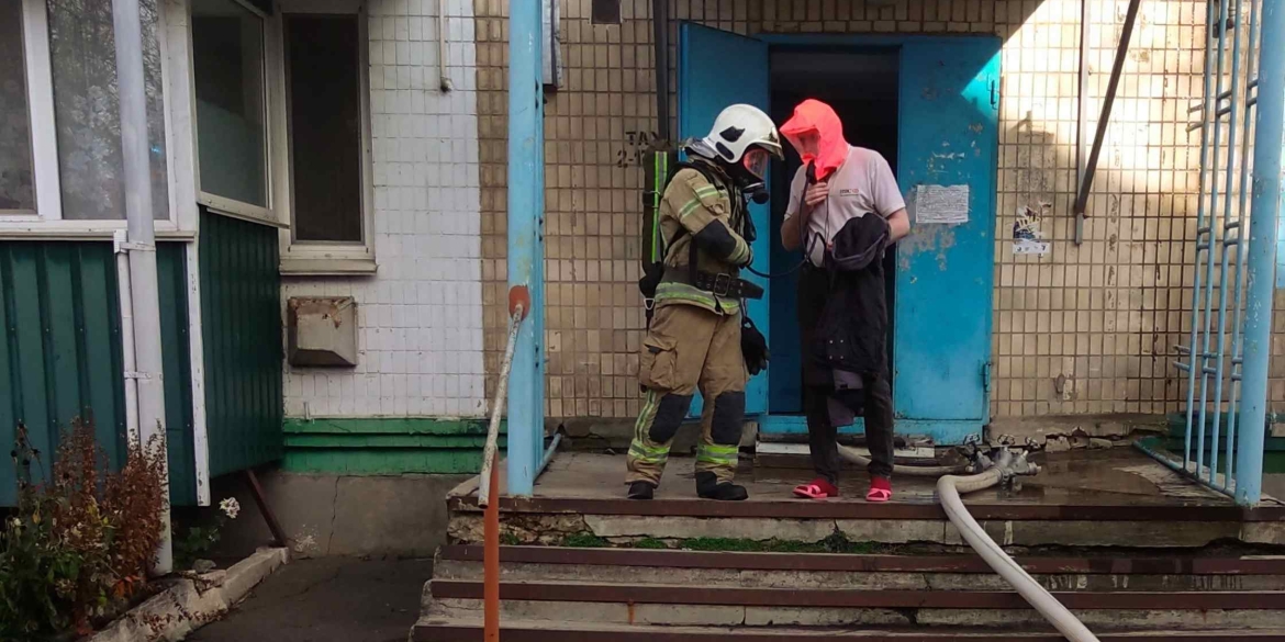 У Жмеринці горів триповерховий житловий будинок