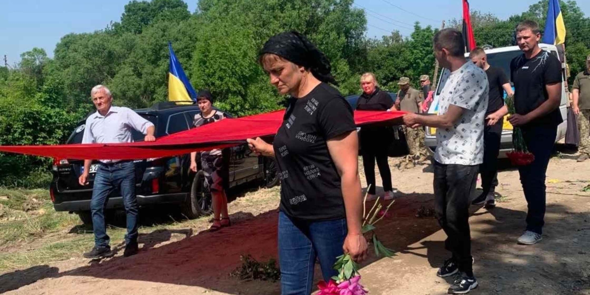 У Жмеринці проводжали в останню путь молодшого сержанта, який загинув на війні