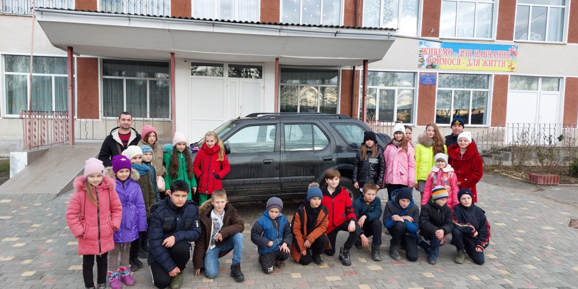 Учні та колектив літинського ліцею зібрали кошти на авто для ЗСУ