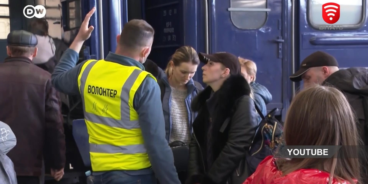 Українські біженці зможуть отримати кошти державної підтримки просто на вокзалі Укрзалізниці