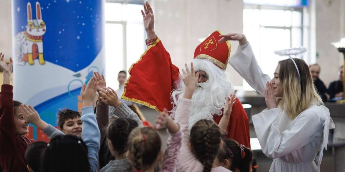 Укрпошта відкрила Різдвяну резиденцію та презентувала марку «Світло Миколая»