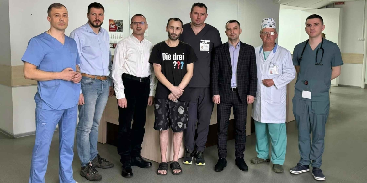 Уламок зупинився у ділянці серця вінницькі медики врятували життя пораненого