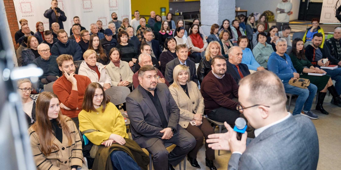 Унікальне видання Валентина Отамановського презентували у Вінниці Унікальне видання Валентина Отамановського презентували у Вінниці