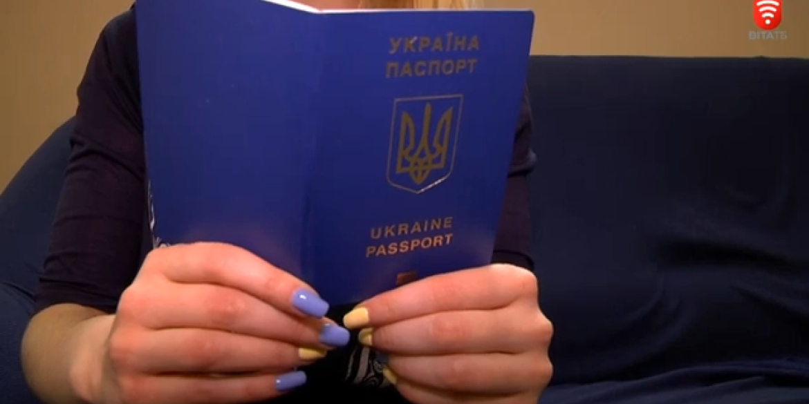 Уряд дозволив надсилати паспорт поштою в межах України та за кордон