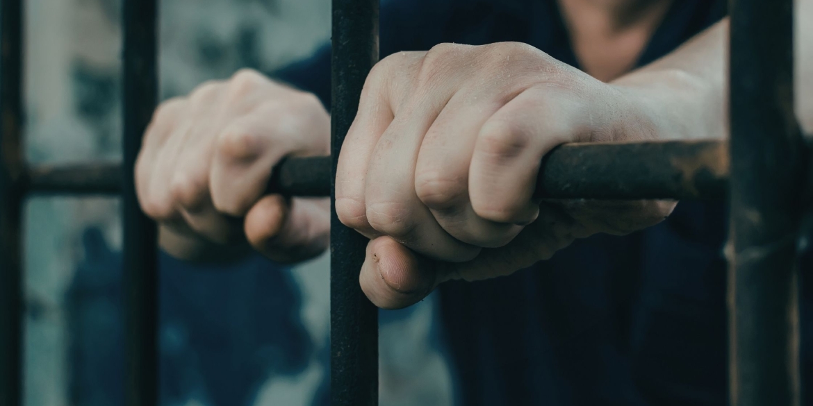 Ув'язнений спокусив легким заробітком посадовця пенітенціарного закладу