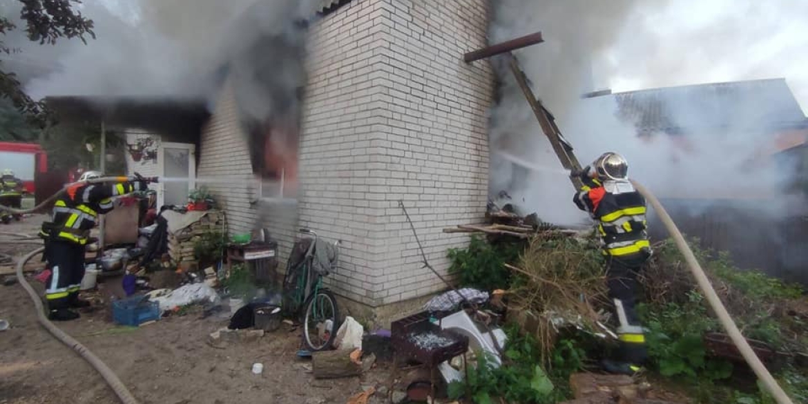 В Агрономічному рятувальники гасили пожежу в приватному будинку