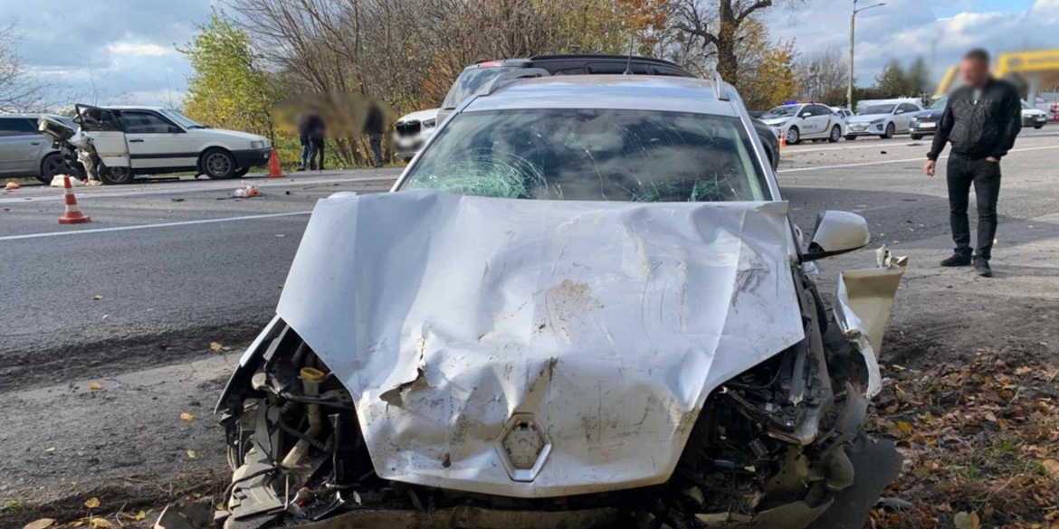 В аварії на Вінниччині постраждала 43-річна жінка й семирічна дівчинка В аварії на Вінниччині постраждала 43-річна жінка й семирічна дівчинка