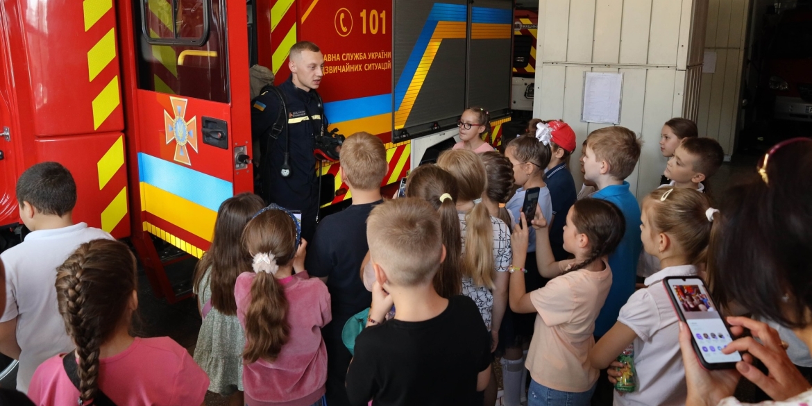 В гості до вінницьких рятувальників завітали ліцеїсти другого та третього класу