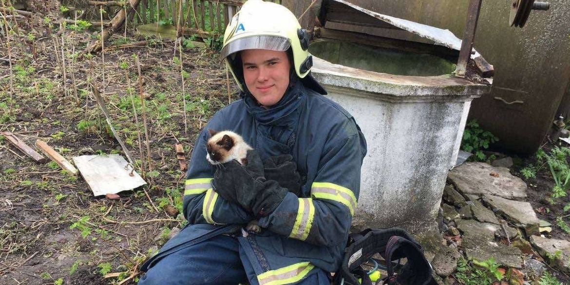 В Калинівській громаді рятувальники витягли з колодязя кошеня 