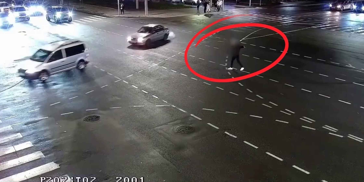 В об'єктив камер відеоспостереження Вінниці потрапив неадекватний пішохід В об'єктив камер відеоспостереження Вінниці потрапив неадекватний пішохід