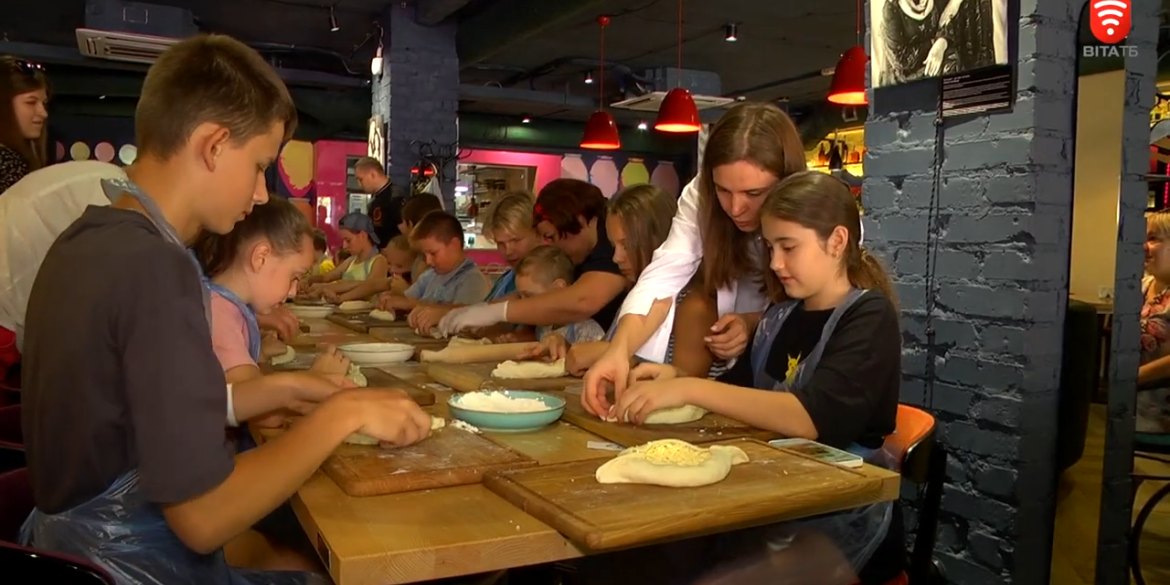 В рамках благодійного проєкту «Шляхом нескорених» дітей навчали готувати