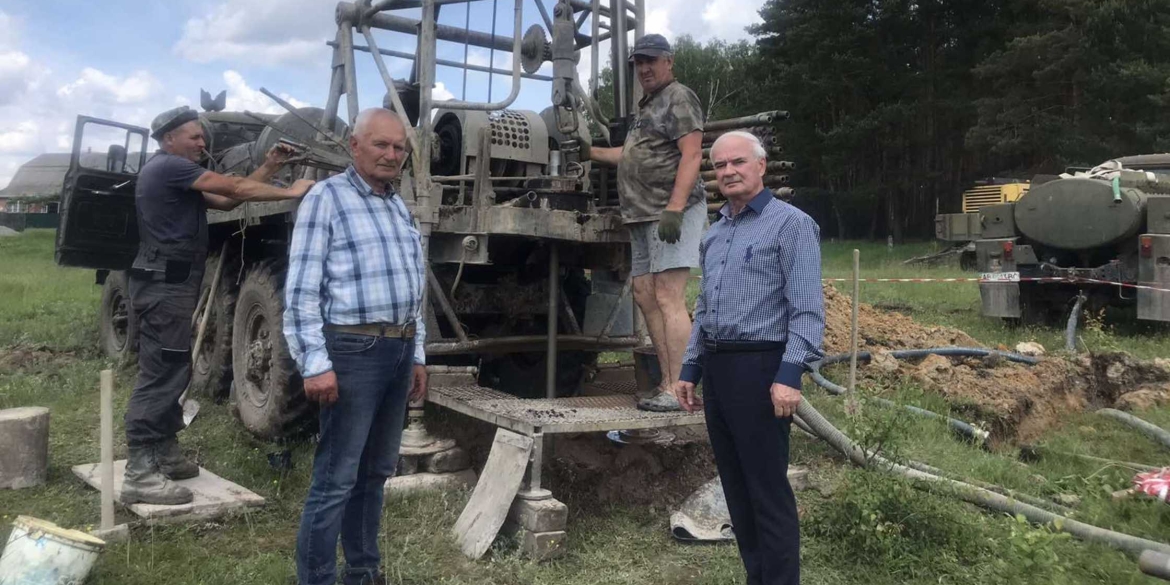 В селі Лісова Лисіївка на Калинівщині будують водогін – вже проклали 10 км труб