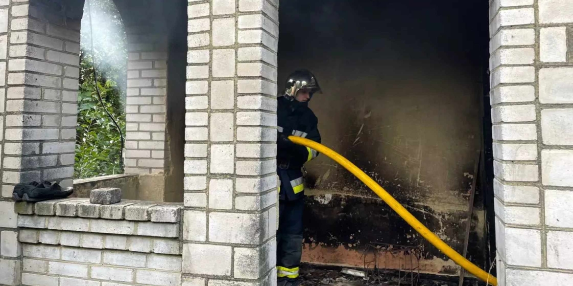 В селі Лука-Мелешківська згорів будинок через необережність під час куріння