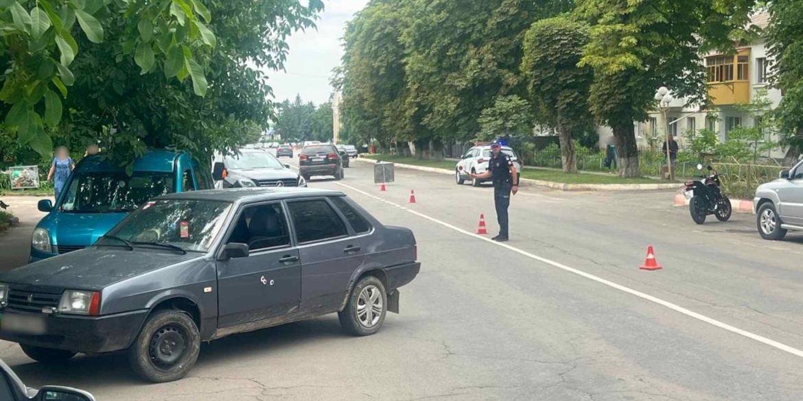 В Шаргороді сталась аварія за участю авто ВАЗ та мотоцикла