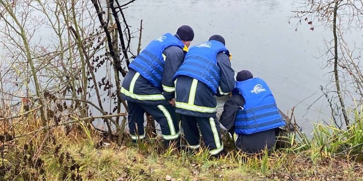 В Тульчинській громаді рятувальники дістали з водойми тіло потопельника