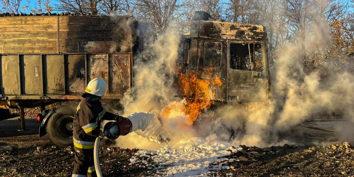 В Тульчинському районі згоріла вантажівка, а у Немирові – легковик