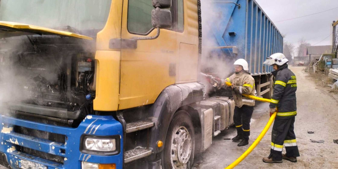 В Турбові загорілася вантажівка на території недіючого машинобудівного заводу