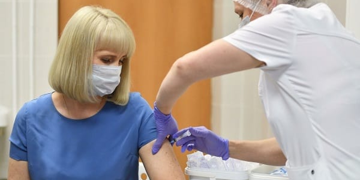 COVID-19: у Вінниці вже вакцинували 73,6% освітян