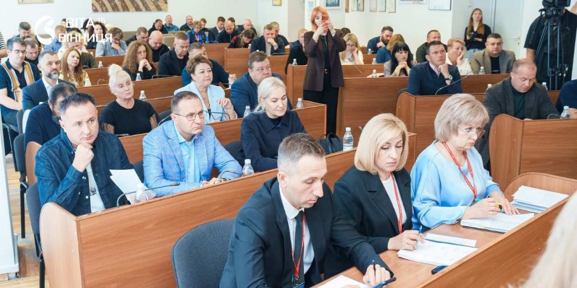 Вантажівки, дрони й рентген для операційної що профінансували вінницькі депутати 25 вересня