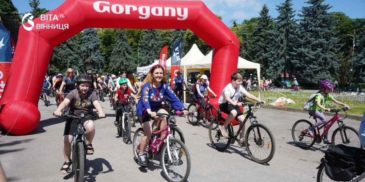 Велодень у Вінниці 500 учасників, 7 кілометрів і 130 тисяч гривень для ЗСУ
