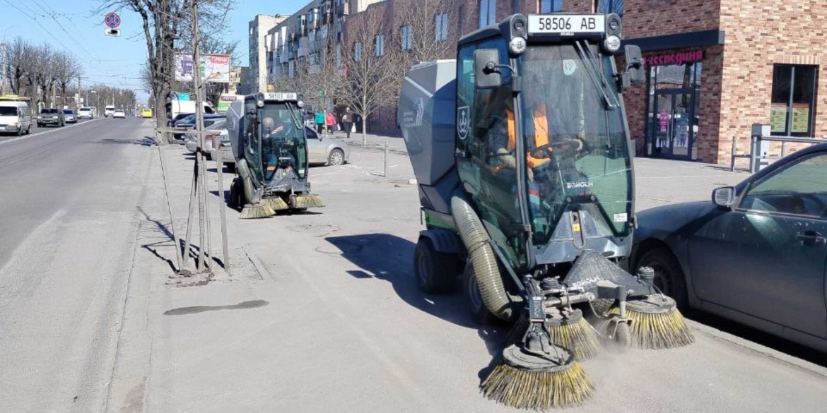 Весняне прибирання вулиць стартувало у Вінниці