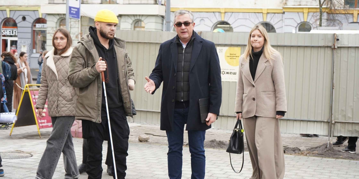 Ветеран Андрій Соловко протестував безбар’єрний маршрут в середмісті Вінниці