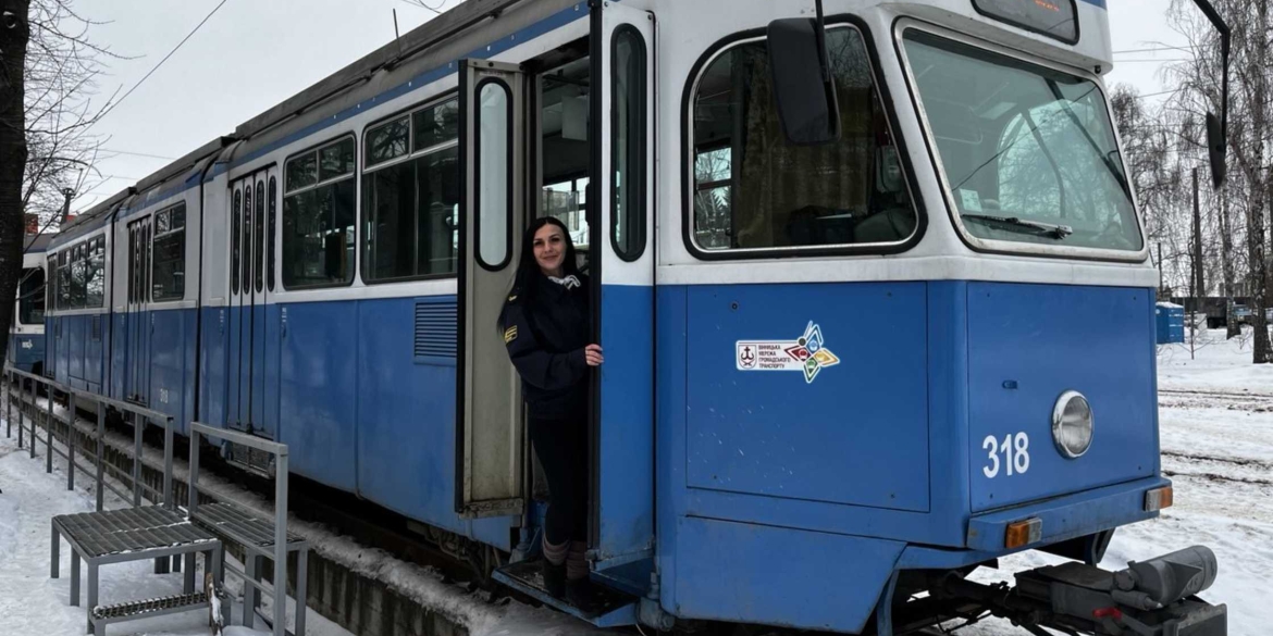 Від кондукторки до водійки трамвая історія працівниці Вінницької транспортної компанії