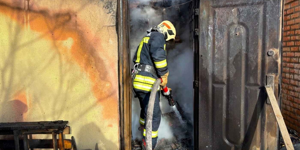 Від кинутого недопалка до короткого замикання на Вінниччині горіли будинки та господарчі споруди