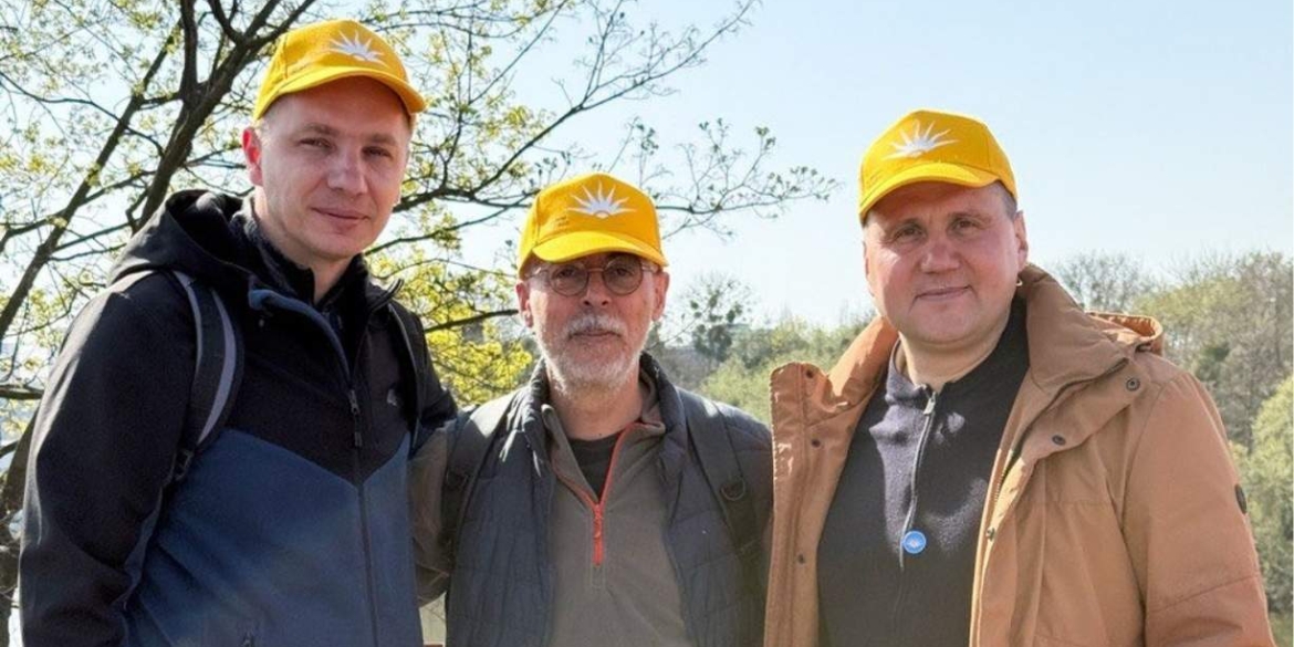 Від Вінниці до Гнівані пішки Президент Шляху святого Якова особисто протестував подільське Каміно