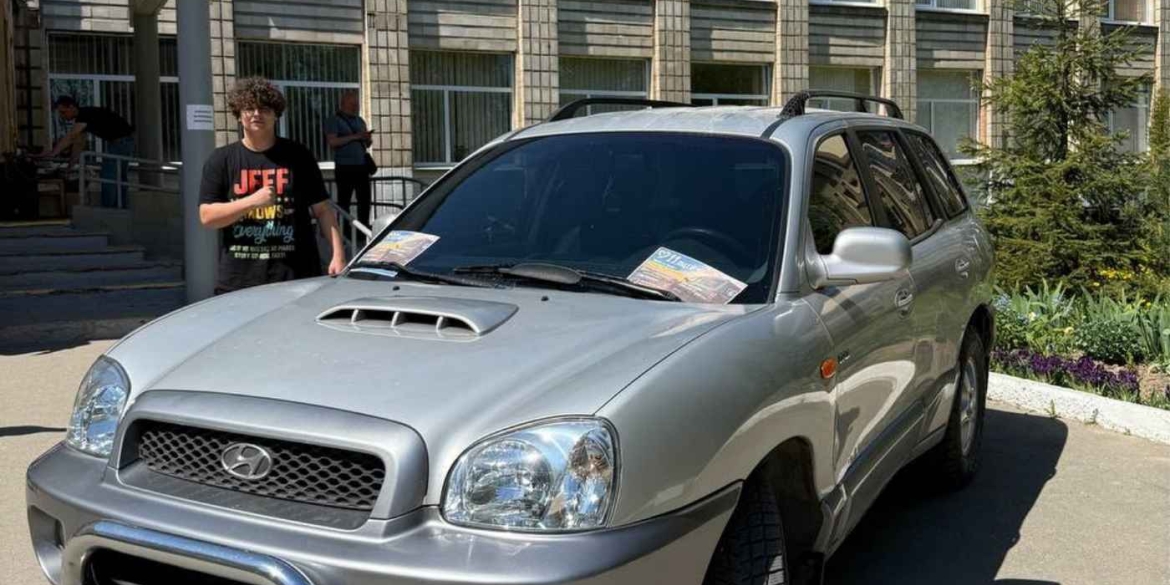 Від ярмарків до передової вінницький ліцей зібрав кошти на ще один позашляховик для ЗСУ